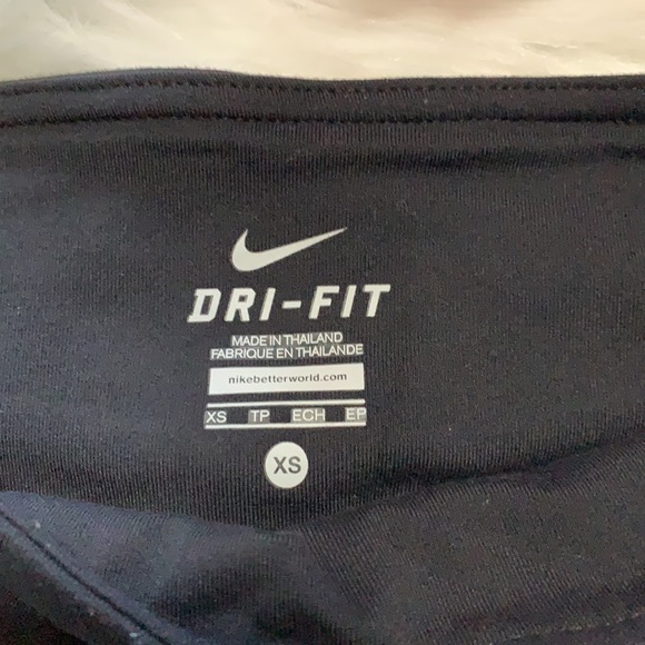 Nike Dri Fit  Women’s Crop - Picture 5 of 7